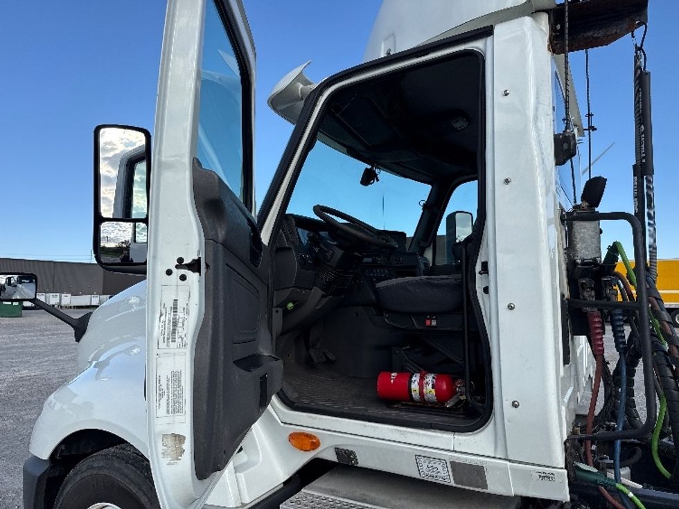 Day Cab Tractor-Heavy Duty Tractors-International-2019-LT625-Middlefield-OH-444,388\n\t\tmiles-$ 22,250 - Image 9