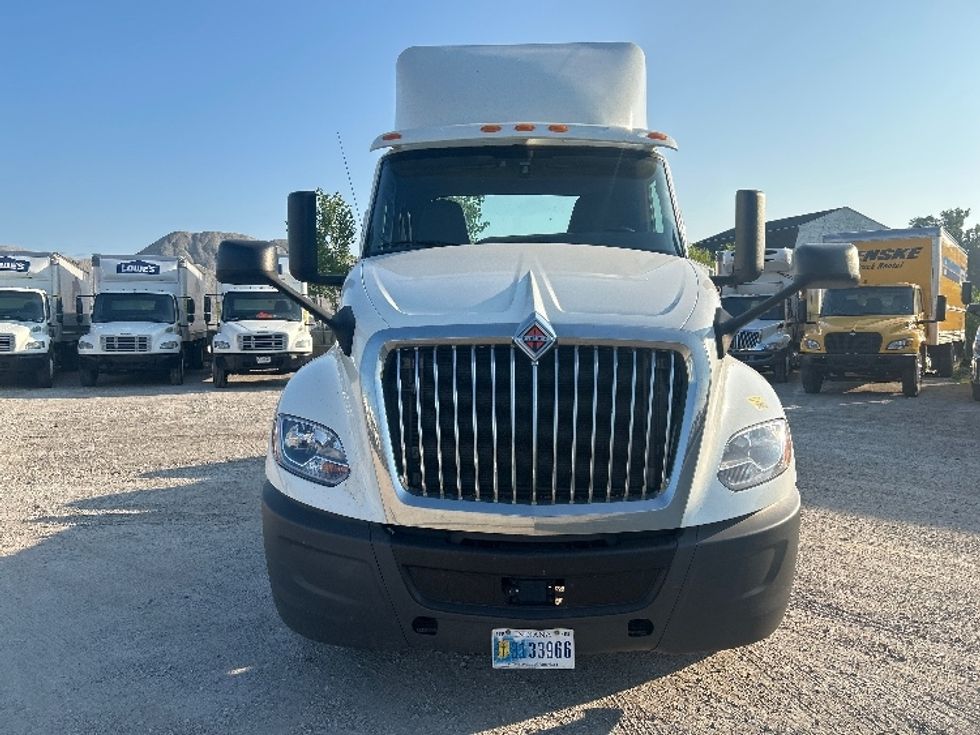 Day Cab Tractor-Heavy Duty Tractors-International-2019-LT625-Middlefield-OH-503,292\n\t\tmiles-$ 21,750 - Image 2