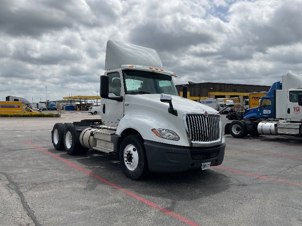 Day Cab Tractor-Heavy Duty Tractors-International-2019-LT625-Milwaukee-WI-373,332\n\t\tmiles-$ 26,250 - Image 1