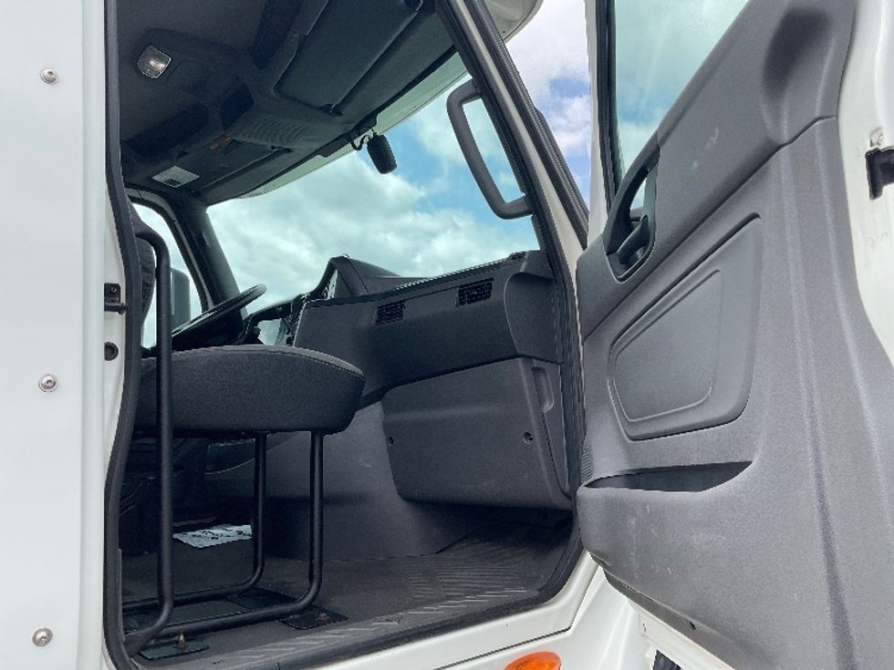 Day Cab Tractor-Heavy Duty Tractors-International-2019-LT625-Milwaukee-WI-373,332\n\t\tmiles-$ 26,250 - Image 11