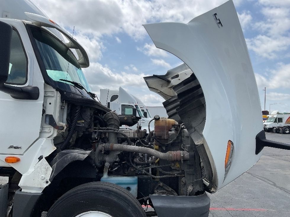 Day Cab Tractor-Heavy Duty Tractors-International-2019-LT625-Milwaukee-WI-373,332\n\t\tmiles-$ 26,250 - Image 14