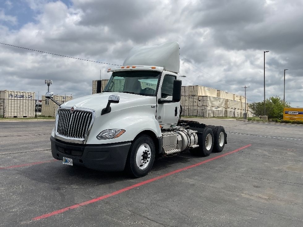 Day Cab Tractor-Heavy Duty Tractors-International-2019-LT625-Milwaukee-WI-373,332\n\t\tmiles-$ 26,250 - Image 3