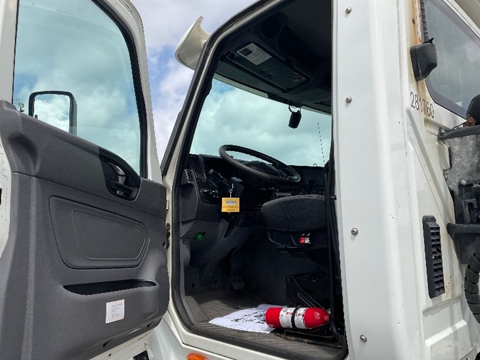 Day Cab Tractor-Heavy Duty Tractors-International-2019-LT625-Milwaukee-WI-373,332\n\t\tmiles-$ 26,250 - Image 9