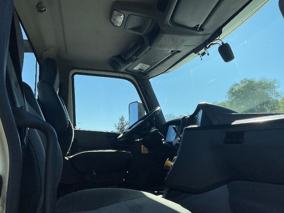 Day Cab Tractor-Heavy Duty Tractors-International-2019-LT625-Milwaukee-WI-457,148\n\t\tmiles-$ 22,250 - Image 14