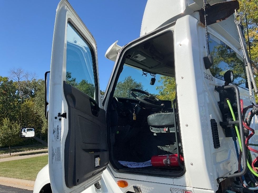 Day Cab Tractor-Heavy Duty Tractors-International-2019-LT625-Milwaukee-WI-457,148\n\t\tmiles-$ 22,250 - Image 9