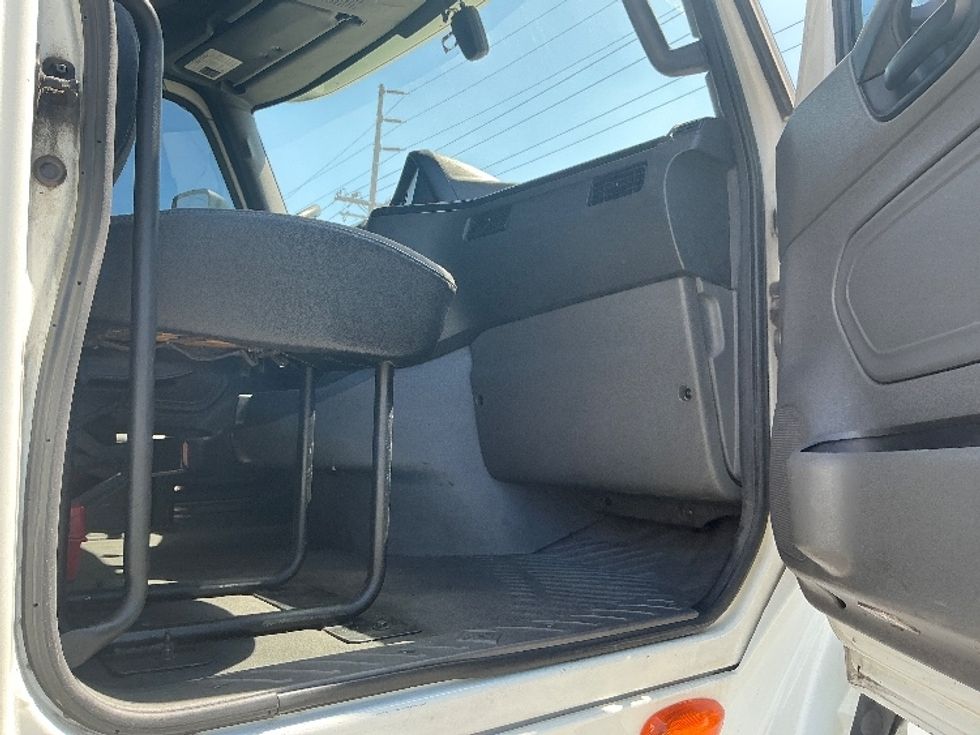 Day Cab Tractor-Heavy Duty Tractors-International-2019-LT625-Mira Loma-CA-207,820\n\t\tmiles-$ 27,750 - Image 12