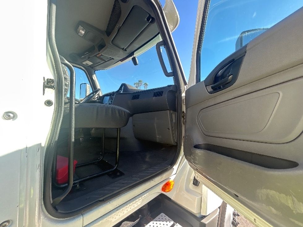 Day Cab Tractor-Heavy Duty Tractors-International-2019-LT625-Mira Loma-CA-214,508\n\t\tmiles-$ 28,500 - Image 12