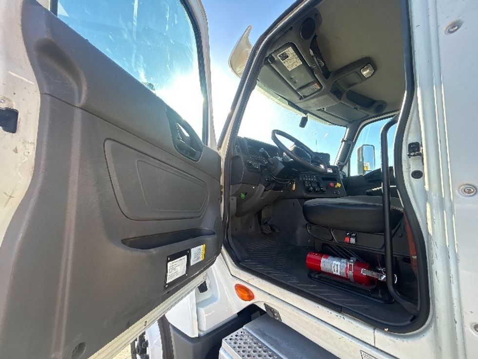 Day Cab Tractor-Heavy Duty Tractors-International-2019-LT625-Mira Loma-CA-214,508\n\t\tmiles-$ 28,500 - Image 9