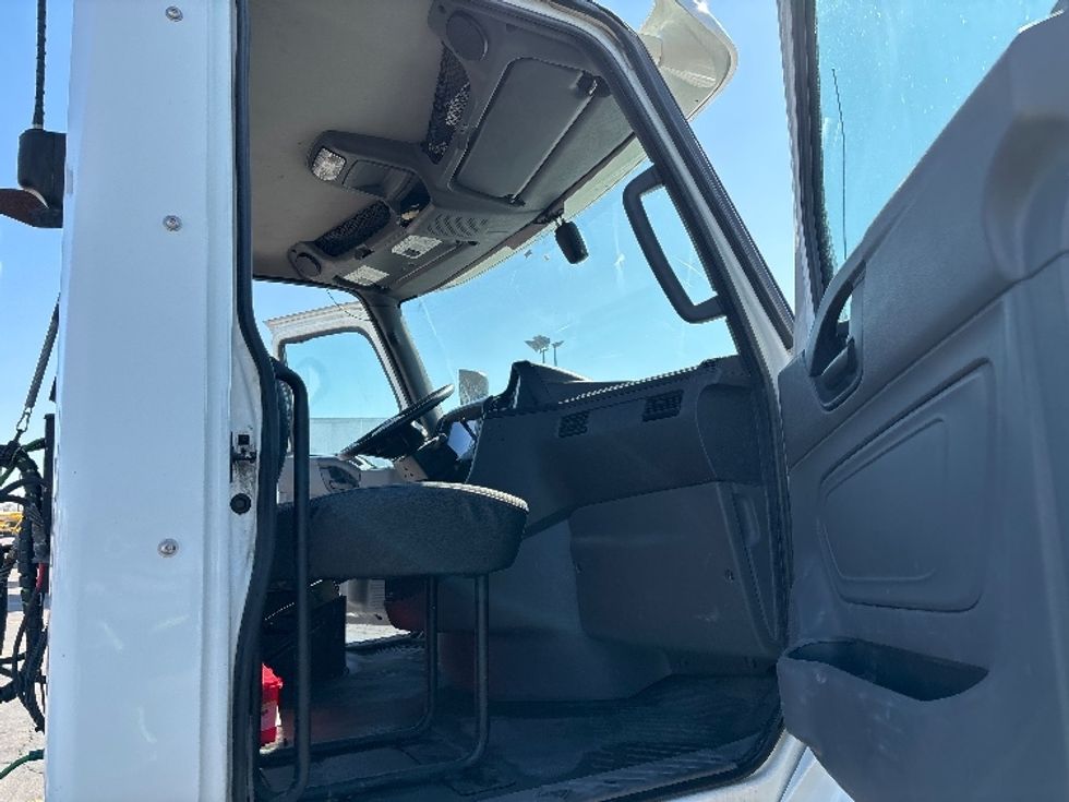 Day Cab Tractor-Heavy Duty Tractors-International-2019-LT625-Mississauga-ON-1,416,890\n\t\tkm-$ 21,000 - Image 12