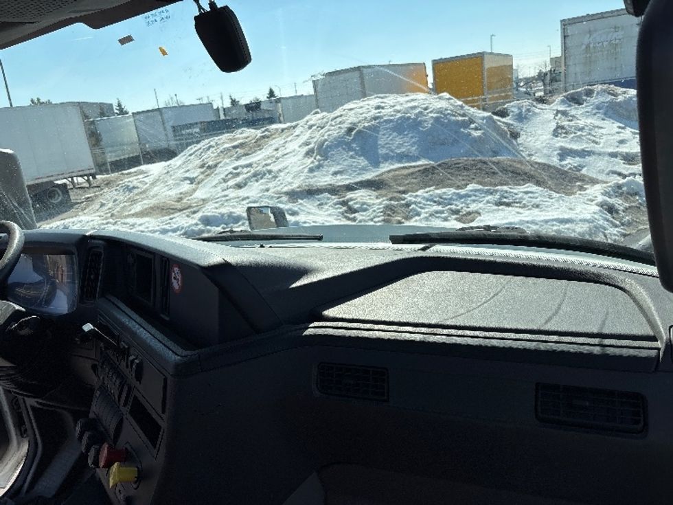 Day Cab Tractor-Heavy Duty Tractors-International-2019-LT625-Mississauga-ON-1,416,890\n\t\tkm-$ 21,000 - Image 13