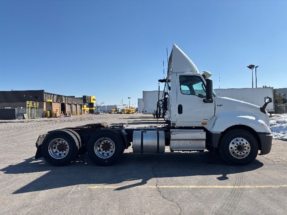 Day Cab Tractor-Heavy Duty Tractors-International-2019-LT625-Mississauga-ON-1,416,890\n\t\tkm-$ 21,000 - Image 8