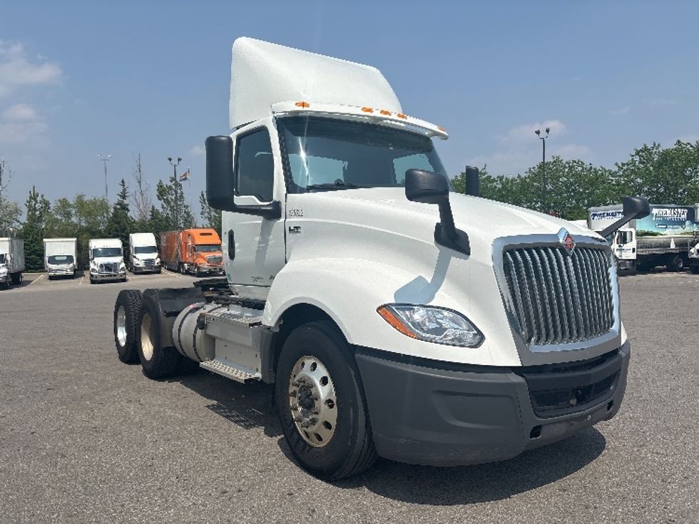 Day Cab Tractor-Heavy Duty Tractors-International-2019-LT625-Mississauga-ON-289,229\n\t\tkm-$ 37,750 - Image 1