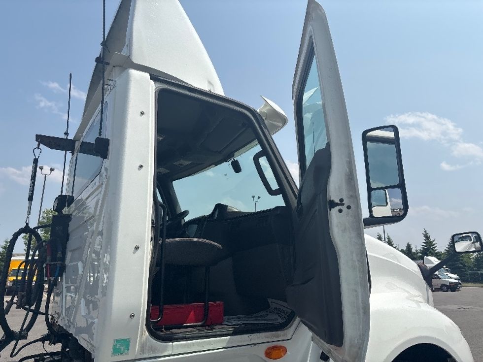 Day Cab Tractor-Heavy Duty Tractors-International-2019-LT625-Mississauga-ON-289,229\n\t\tkm-$ 37,750 - Image 12