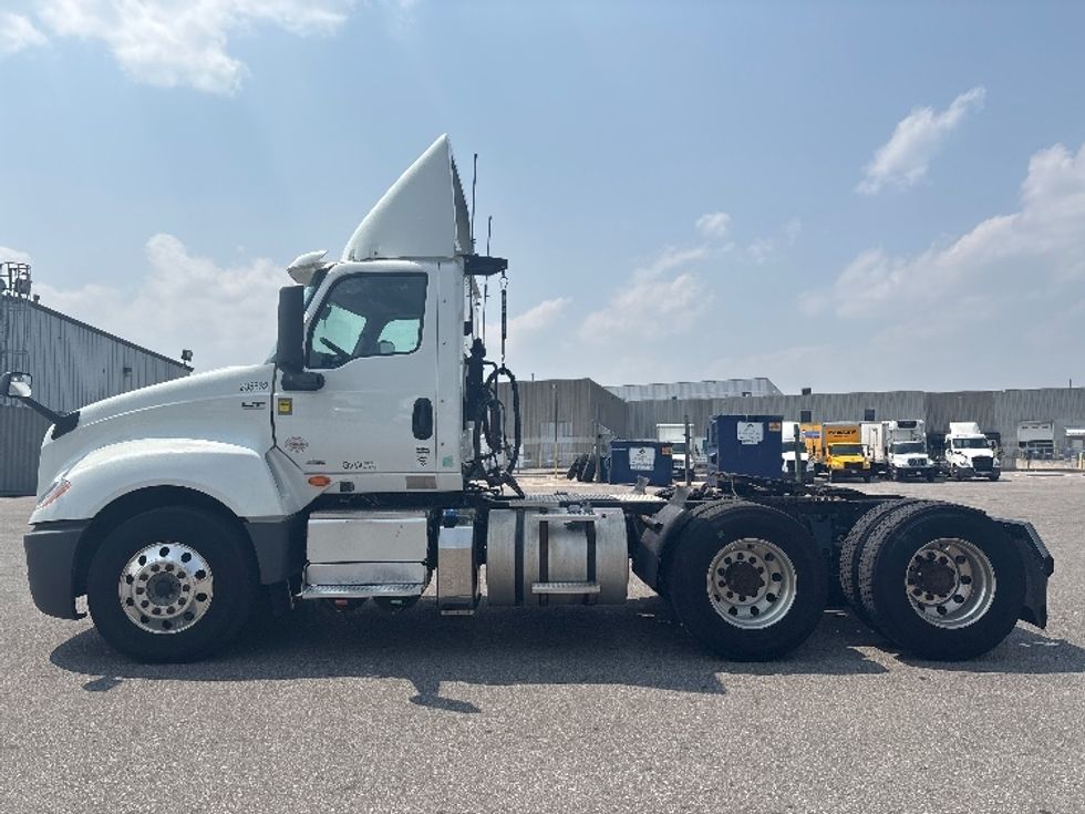 Day Cab Tractor-Heavy Duty Tractors-International-2019-LT625-Mississauga-ON-289,229\n\t\tkm-$ 37,750 - Image 4