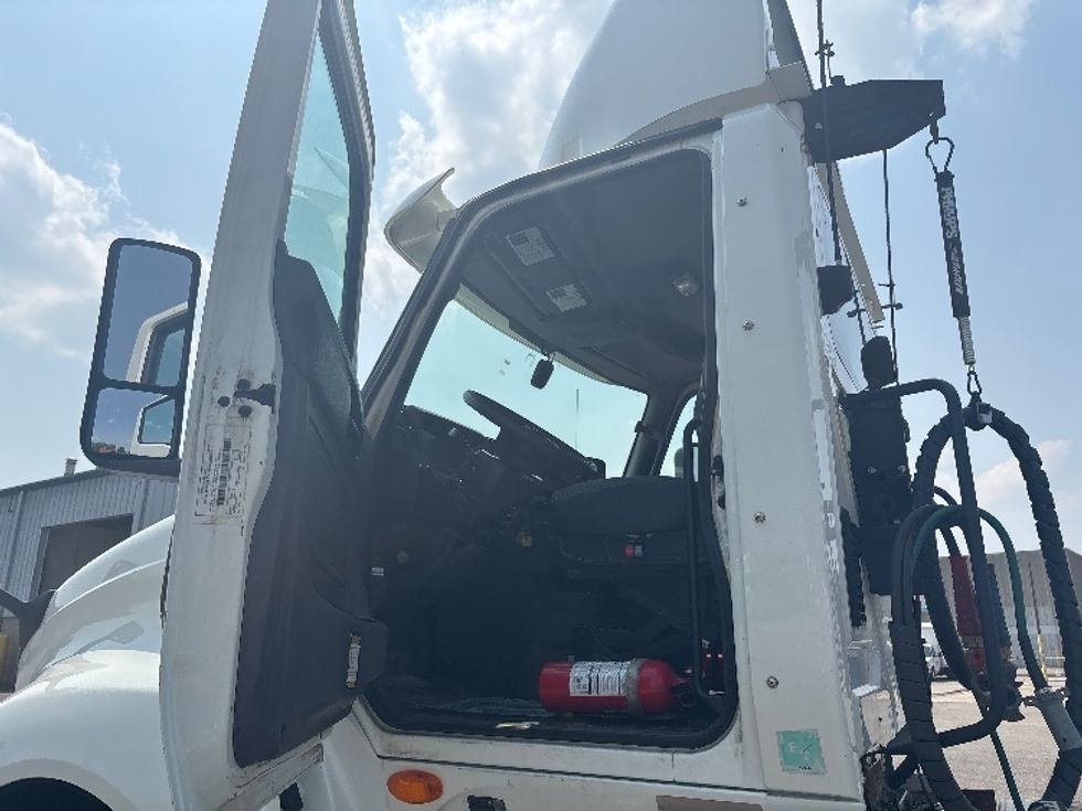 Day Cab Tractor-Heavy Duty Tractors-International-2019-LT625-Mississauga-ON-289,229\n\t\tkm-$ 37,750 - Image 9