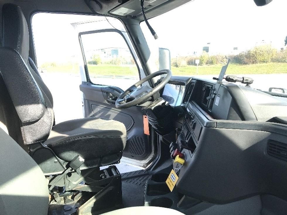 Day Cab Tractor-Heavy Duty Tractors-International-2019-LT625-Mississauga-ON-323,946\n\t\tkm-$ 32,500 - Image 14