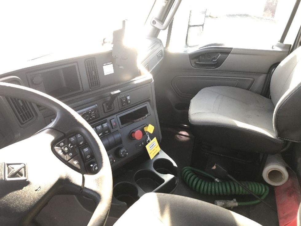 Day Cab Tractor-Heavy Duty Tractors-International-2019-LT625-Mississauga-ON-353,338\n\t\tkm-$ 36,500 - Image 10