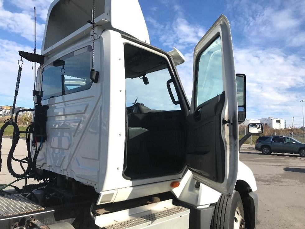 Day Cab Tractor-Heavy Duty Tractors-International-2019-LT625-Mississauga-ON-353,338\n\t\tkm-$ 36,500 - Image 12