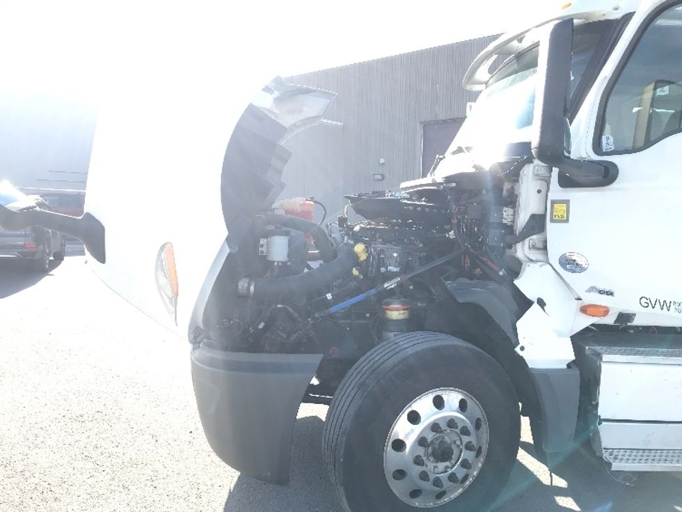 Day Cab Tractor-Heavy Duty Tractors-International-2019-LT625-Mississauga-ON-353,338\n\t\tkm-$ 36,500 - Image 16