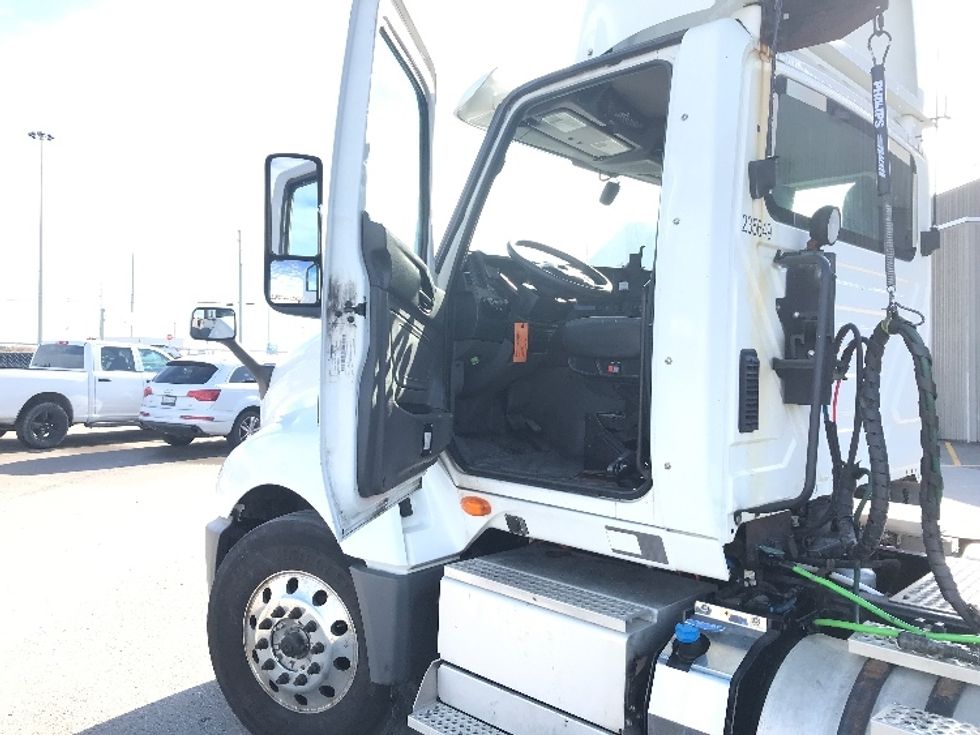 Day Cab Tractor-Heavy Duty Tractors-International-2019-LT625-Mississauga-ON-353,338\n\t\tkm-$ 36,500 - Image 9