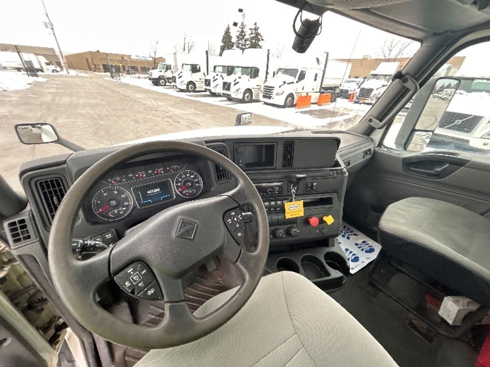 Day Cab Tractor-Heavy Duty Tractors-International-2019-LT625-Mississauga-ON-437,212\n\t\tkm-$ 36,500 - Image 11