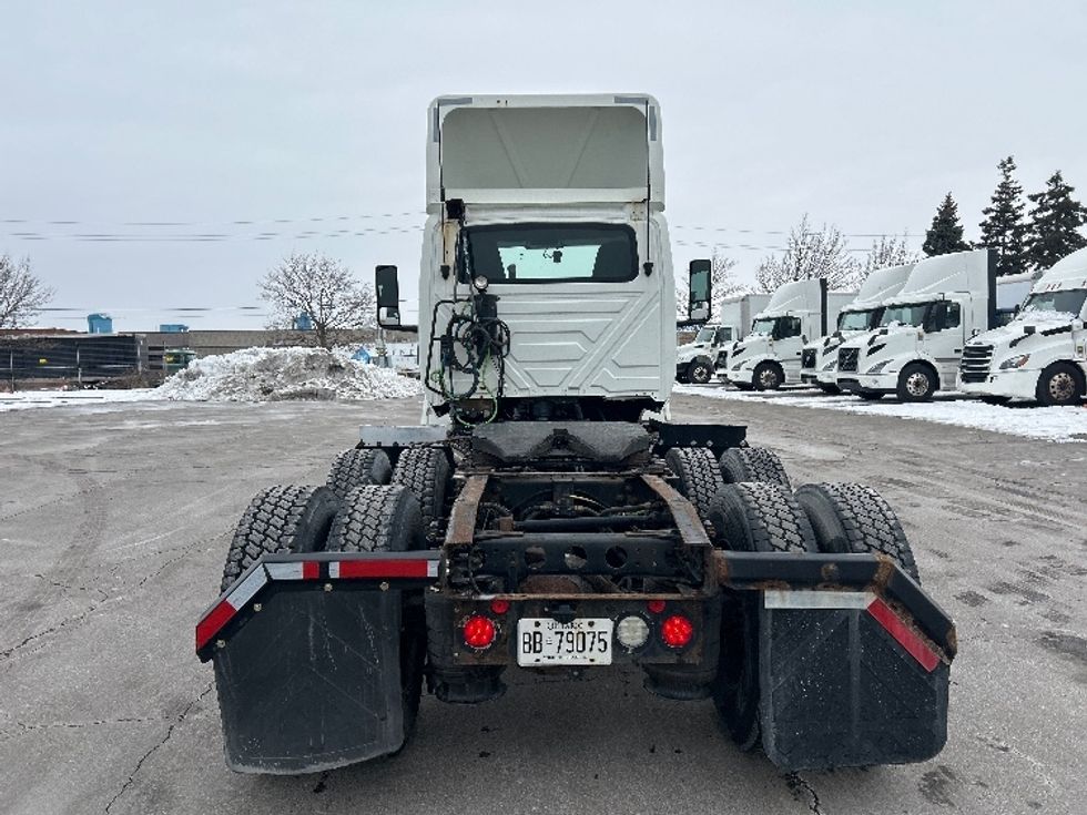 Day Cab Tractor-Heavy Duty Tractors-International-2019-LT625-Mississauga-ON-437,212\n\t\tkm-$ 36,500 - Image 17