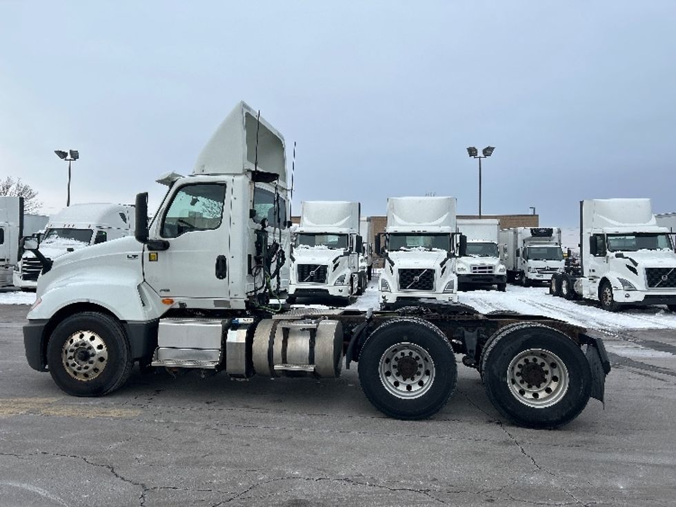 Day Cab Tractor-Heavy Duty Tractors-International-2019-LT625-Mississauga-ON-437,212\n\t\tkm-$ 36,500 - Image 4