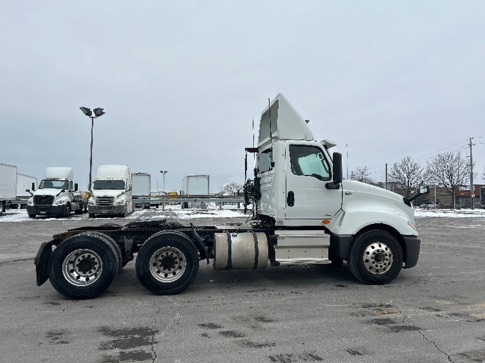 Day Cab Tractor-Heavy Duty Tractors-International-2019-LT625-Mississauga-ON-437,212\n\t\tkm-$ 36,500 - Image 8