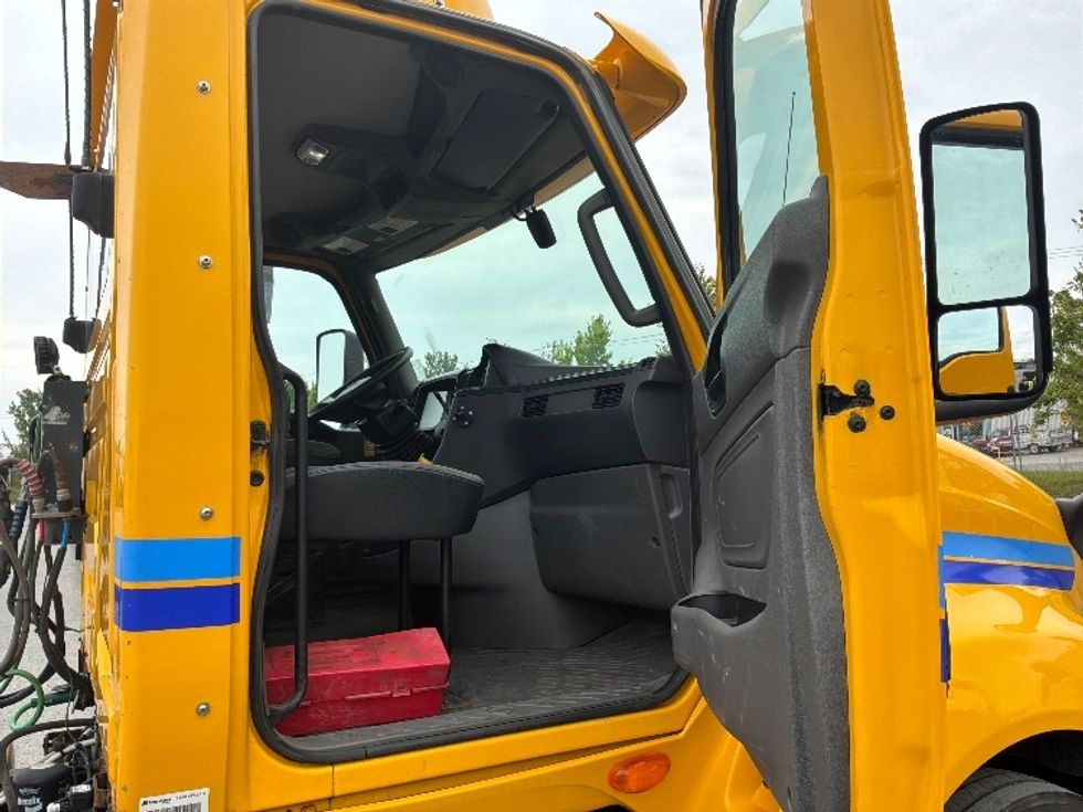 Day Cab Tractor-Heavy Duty Tractors-International-2019-LT625-Mississauga-ON-485,720\n\t\tkm-$ 28,500 - Image 12