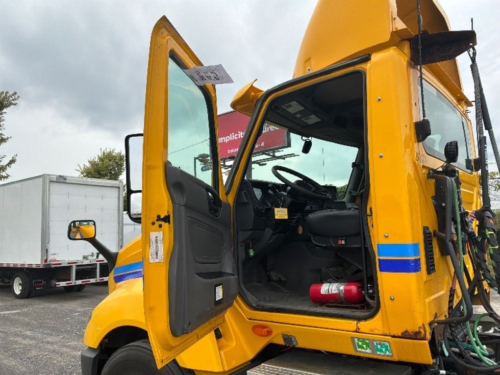 Day Cab Tractor-Heavy Duty Tractors-International-2019-LT625-Mississauga-ON-485,720\n\t\tkm-$ 28,500 - Image 9