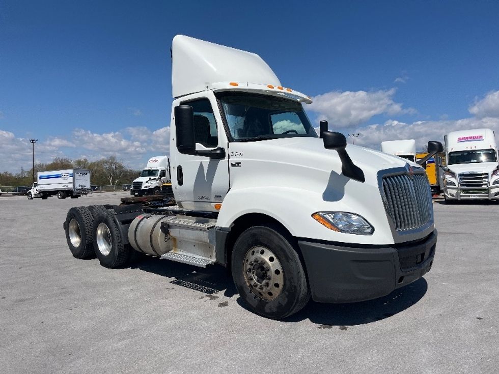 Day Cab Tractor-Heavy Duty Tractors-International-2019-LT625-Mississauga-ON-605,189\n\t\tkm-$ 32,750 - Image 1