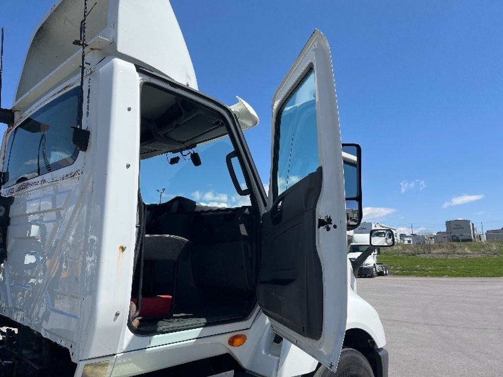 Day Cab Tractor-Heavy Duty Tractors-International-2019-LT625-Mississauga-ON-605,189\n\t\tkm-$ 32,750 - Image 12