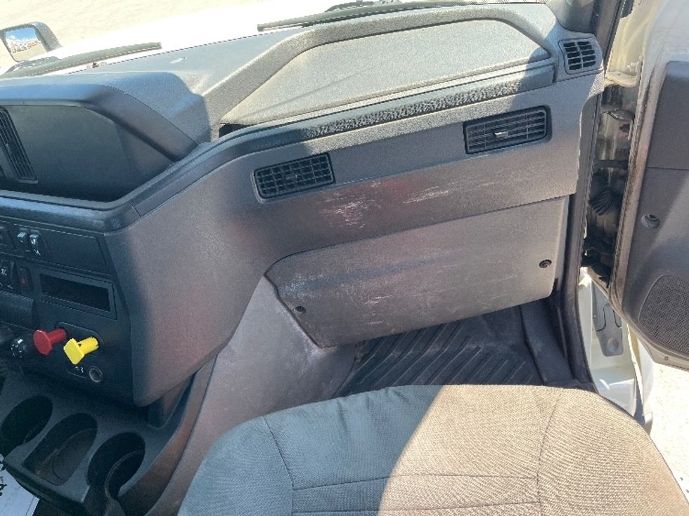 Day Cab Tractor-Heavy Duty Tractors-International-2019-LT625-Mississauga-ON-605,189\n\t\tkm-$ 32,750 - Image 13