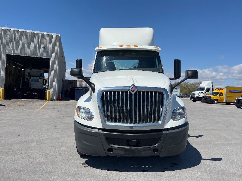 Day Cab Tractor-Heavy Duty Tractors-International-2019-LT625-Mississauga-ON-605,189\n\t\tkm-$ 32,750 - Image 2