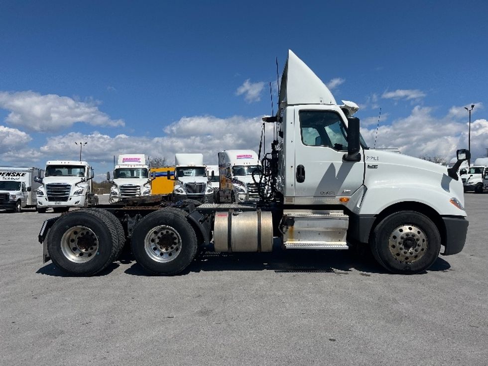 Day Cab Tractor-Heavy Duty Tractors-International-2019-LT625-Mississauga-ON-605,189\n\t\tkm-$ 32,750 - Image 8