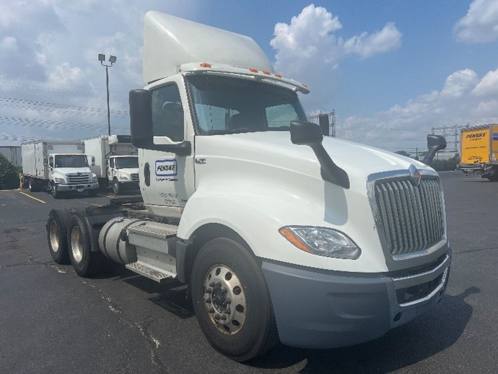 Day Cab Tractor-Heavy Duty Tractors-International-2019-LT625-Mississauga-ON-641,835\n\t\tkm-$ 31,750 - Image 1