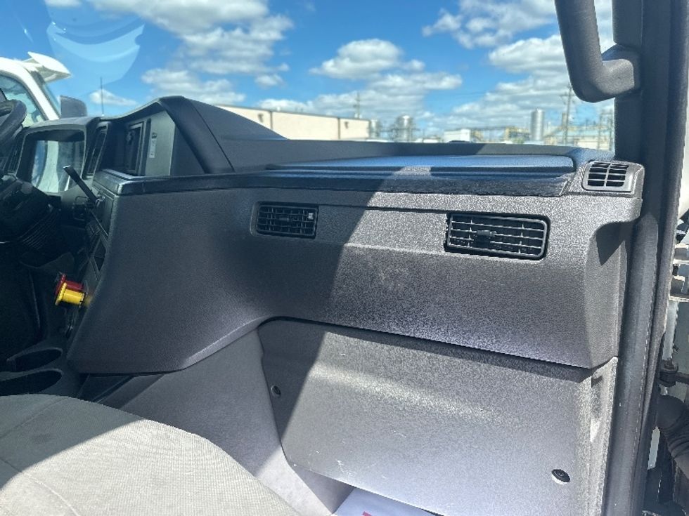 Day Cab Tractor-Heavy Duty Tractors-International-2019-LT625-Mississauga-ON-641,835\n\t\tkm-$ 31,750 - Image 13