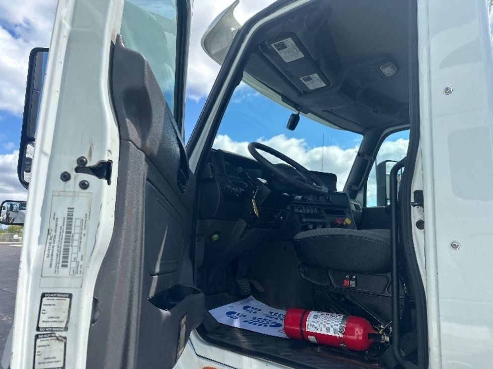 Day Cab Tractor-Heavy Duty Tractors-International-2019-LT625-Mississauga-ON-641,835\n\t\tkm-$ 31,750 - Image 9