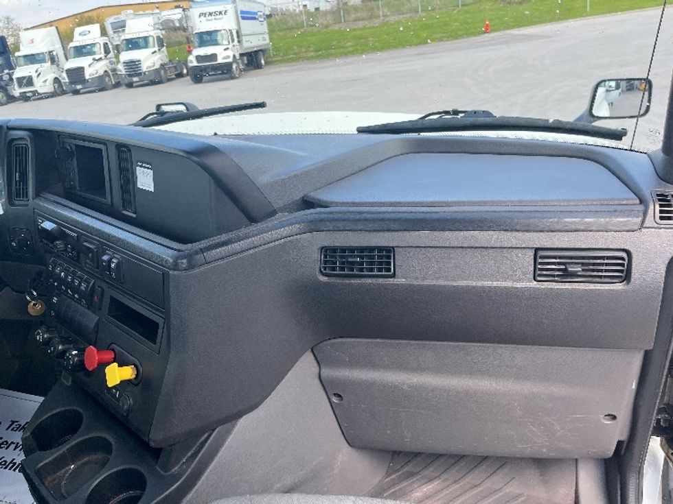 Day Cab Tractor-Heavy Duty Tractors-International-2019-LT625-Mississauga-ON-661,164\n\t\tkm-$ 30,500 - Image 13