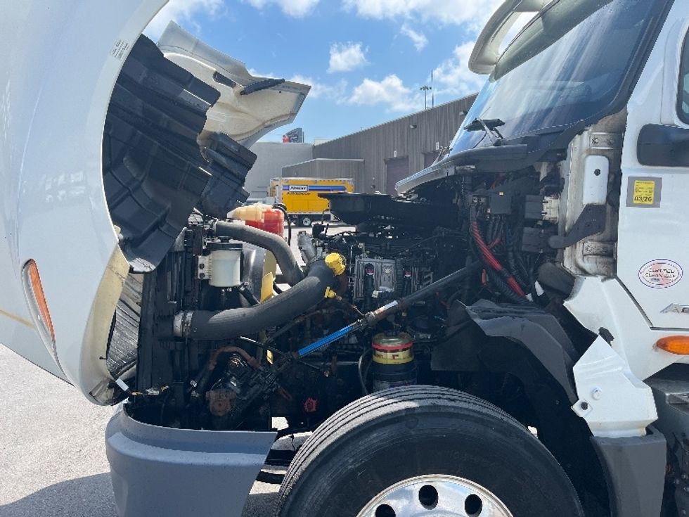 Day Cab Tractor-Heavy Duty Tractors-International-2019-LT625-Mississauga-ON-661,164\n\t\tkm-$ 30,500 - Image 16
