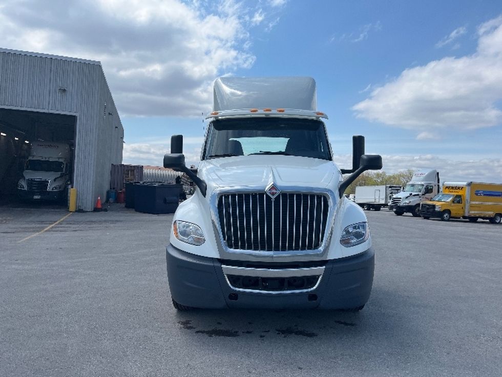 Day Cab Tractor-Heavy Duty Tractors-International-2019-LT625-Mississauga-ON-661,164\n\t\tkm-$ 30,500 - Image 2