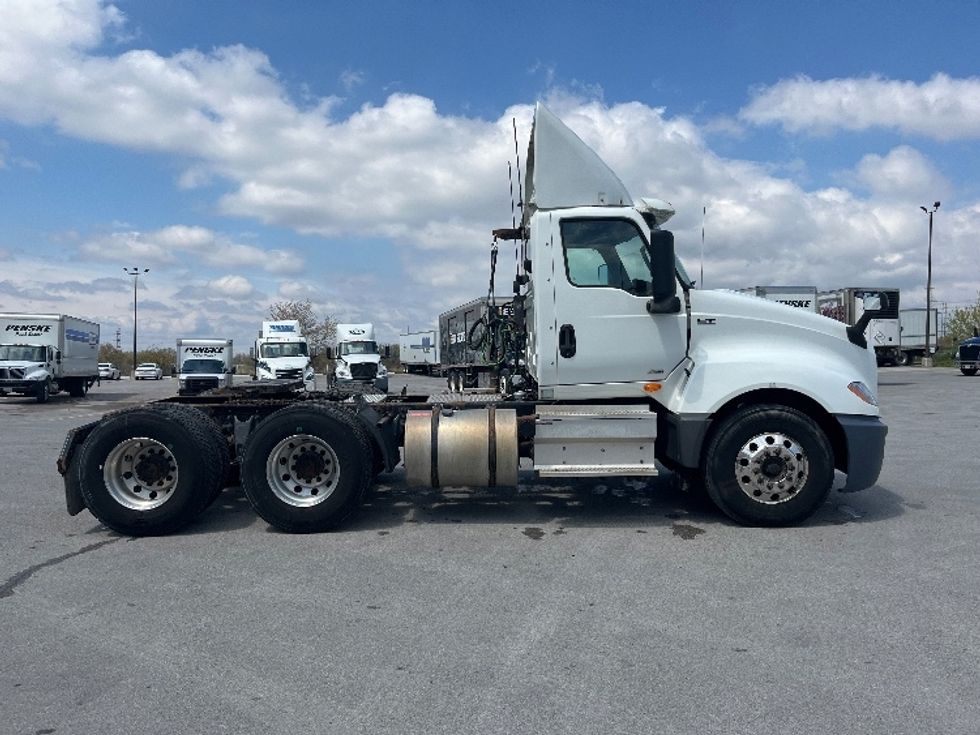 Day Cab Tractor-Heavy Duty Tractors-International-2019-LT625-Mississauga-ON-661,164\n\t\tkm-$ 30,500 - Image 8