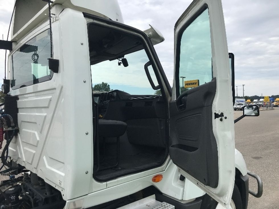Day Cab Tractor-Heavy Duty Tractors-International-2019-LT625-Montgomery-AL-290,392\n\t\tmiles-$ 32,250 - Image 12