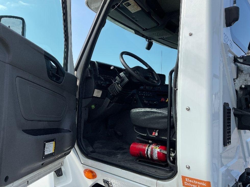 Day Cab Tractor-Heavy Duty Tractors-International-2019-LT625-Morristown-TN-589,446\n\t\tmiles-$ 23,250 - Image 9