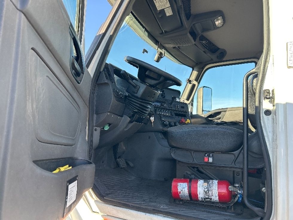 Day Cab Tractor-Heavy Duty Tractors-International-2019-LT625-Mount Juliet-TN-369,464\n\t\tmiles-$ 28,250 - Image 9