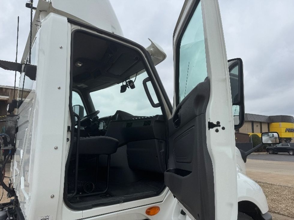 Day Cab Tractor-Heavy Duty Tractors-International-2019-LT625-Mount Juliet-TN-427,006\n\t\tmiles-$ 25,750 - Image 12