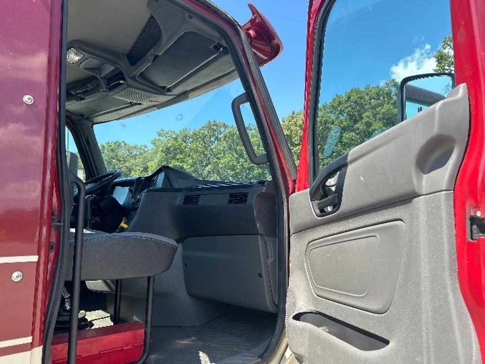 Day Cab Tractor-Heavy Duty Tractors-International-2019-LT625-Muskegon-MI-210,574\n\t\tmiles-$ 39,250 - Image 12