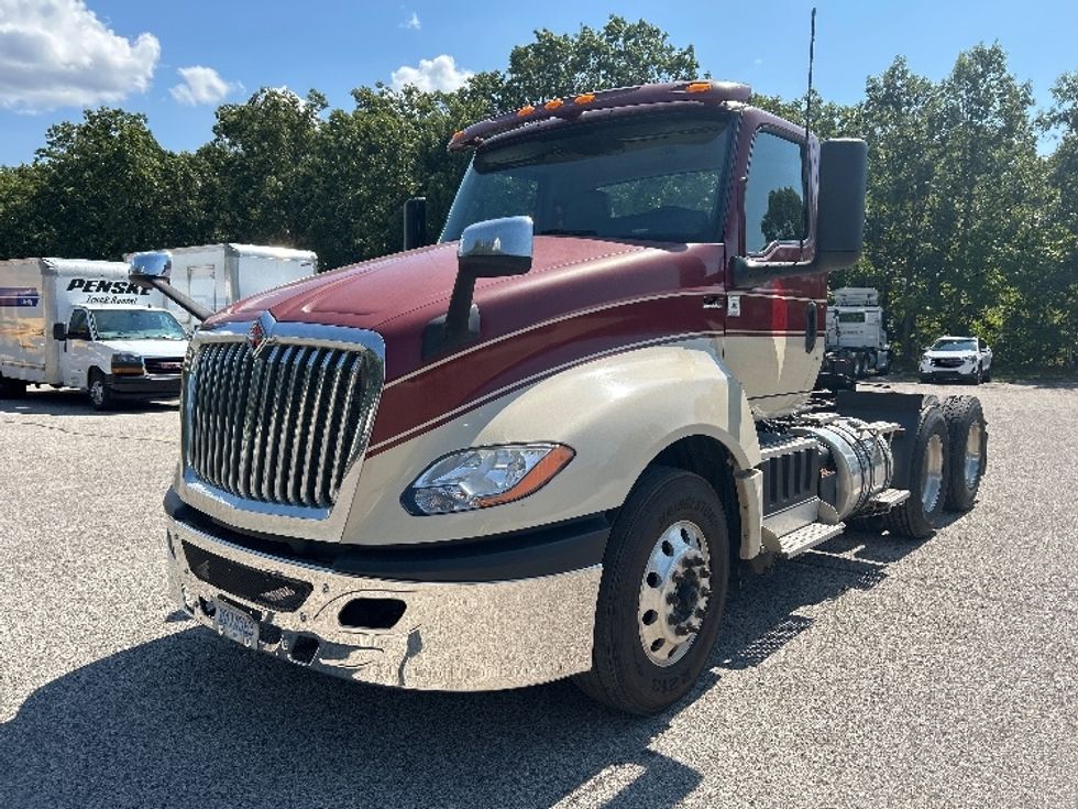 2019 International LT625 LT photo 3