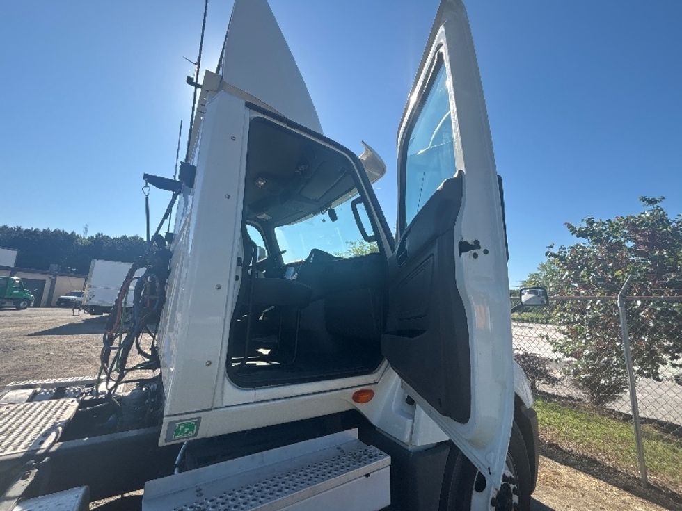 Day Cab Tractor-Heavy Duty Tractors-International-2019-LT625-Newport News-VA-379,404\n\t\tmiles-$ 25,750 - Image 12