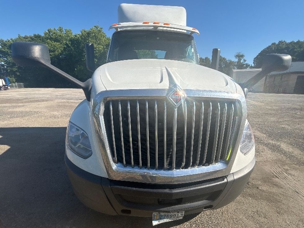 Day Cab Tractor-Heavy Duty Tractors-International-2019-LT625-Newport News-VA-379,404\n\t\tmiles-$ 25,750 - Image 2